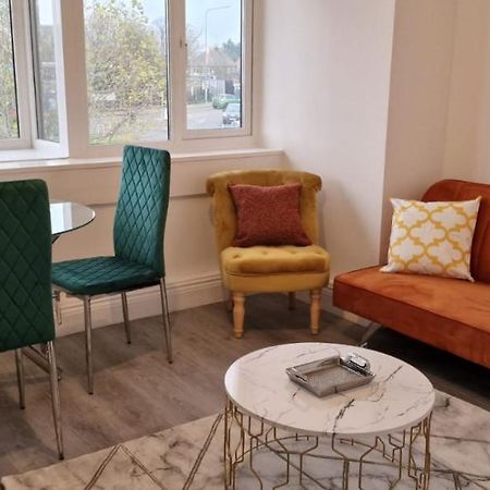 1 Bedroom Apartment - Flitwick - Contractor Friendly - Tourist Ready - Full Kitchen - Wifi - Smart Tv - Sofa Bed - Free Parking - Ideal For Short Or Long Stays Eksteriør billede